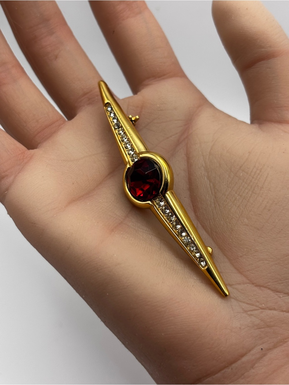 Art Deco Ruby Red Rhinestone Bar Brooch - Picture 5 of 16